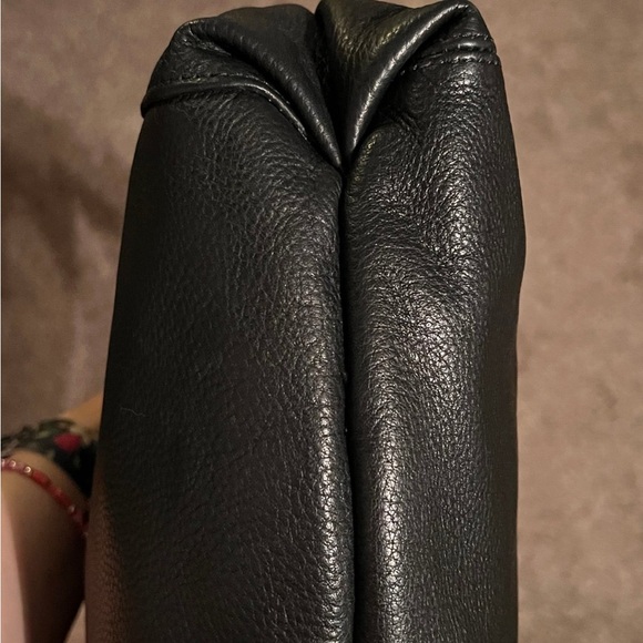 Aimee Kestenberg Elegant Black Leather Shoulder Bag - Picture 5 of 12